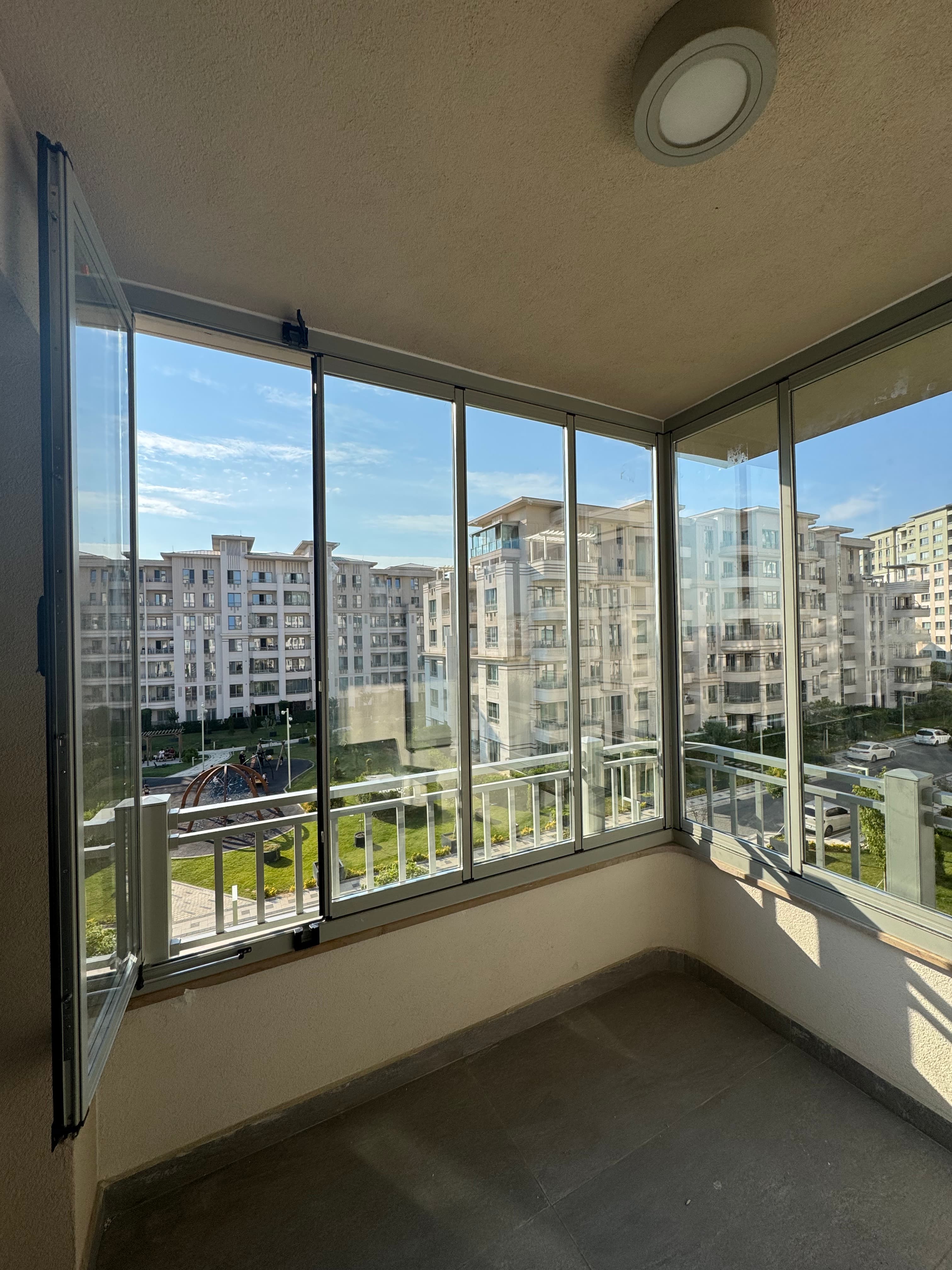 Isıcamlı Cam Balkon — Panoramik Manzara